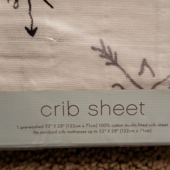 NWT muslin crib sheet - Picture 2 of 3